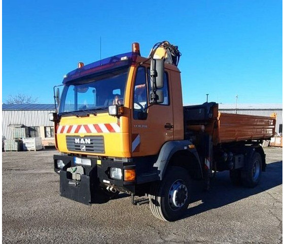 MAN LE18.250 - Camion benne, Camion grue: photos 2 MAN LE18.250 - Camion benne, Camion grue: photos 2