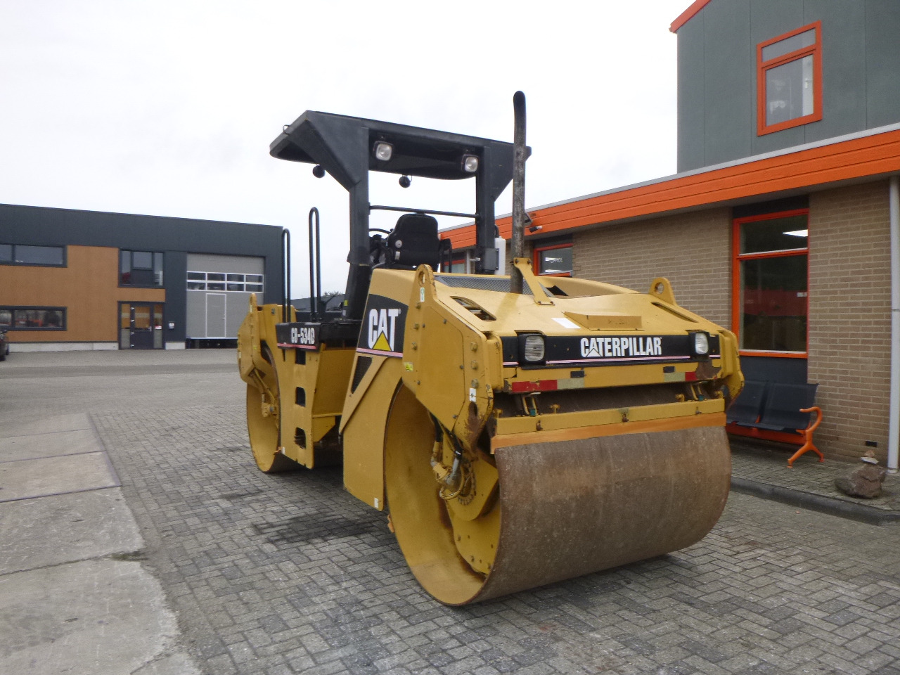 CATERPILLAR CB-534D - Rouleau compresseur: photos 3 CATERPILLAR CB-534D - Rouleau compresseur: photos 3