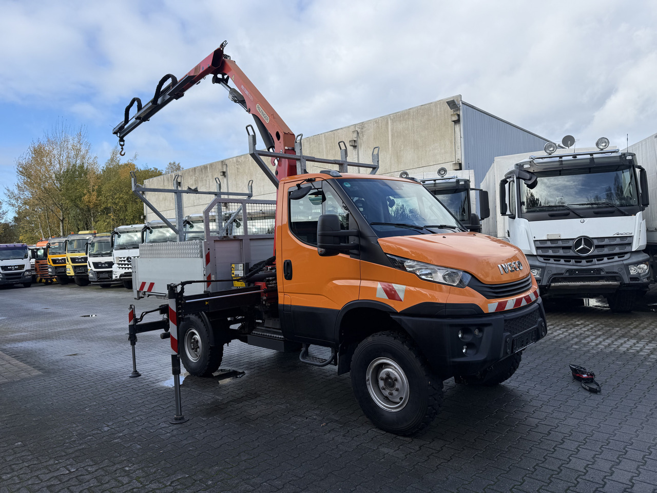 Iveco Daily 55S18W 4X4 Palfinger PK 7.501 - Utilitaire plateau: photos 2 Iveco Daily 55S18W 4X4 Palfinger PK 7.501 - Utilitaire plateau: photos 2