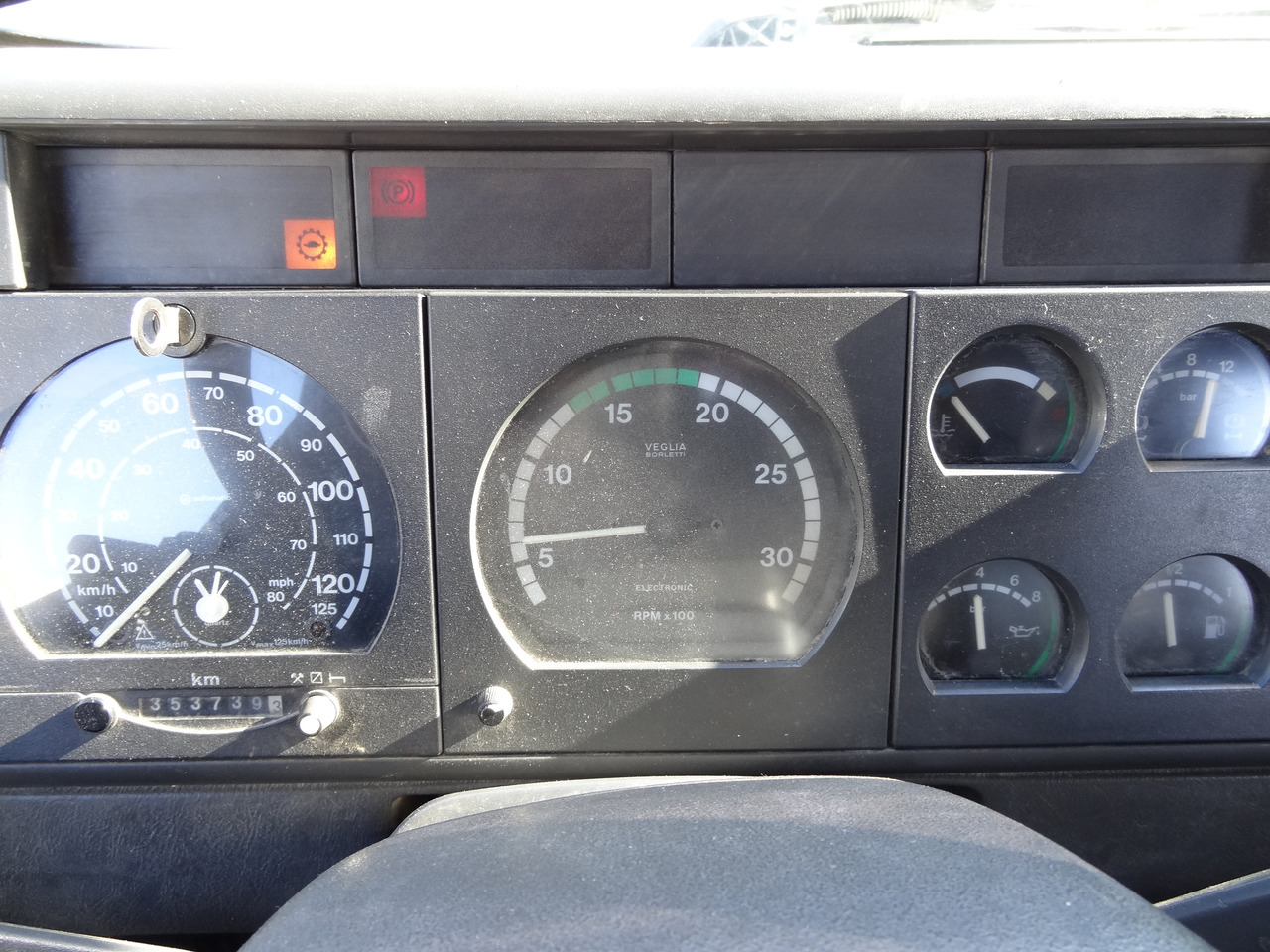 Iveco EuroTrakker 260E31 6X4 Palfinger 36002 - Camion grue, Camion plateau: photos 2 Iveco EuroTrakker 260E31 6X4 Palfinger 36002 - Camion grue, Camion plateau: photos 2