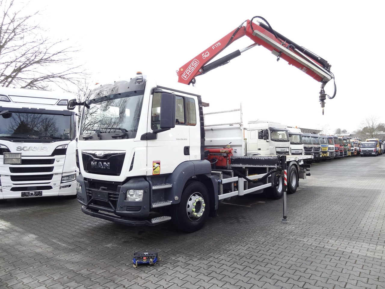 MAN TGS 26.320 6X4 BB mit Kran Fassi F175 - Camion plateau, Camion grue: photos 1 MAN TGS 26.320 6X4 BB mit Kran Fassi F175 - Camion plateau, Camion grue: photos 1