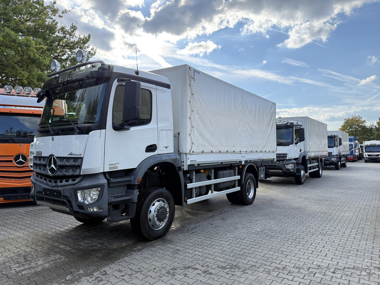 Mercedes-Benz Arocs 1827 AK 4X4 Ex- - Camion plateau: photos 1 Mercedes-Benz Arocs 1827 AK 4X4 Ex- - Camion plateau: photos 1