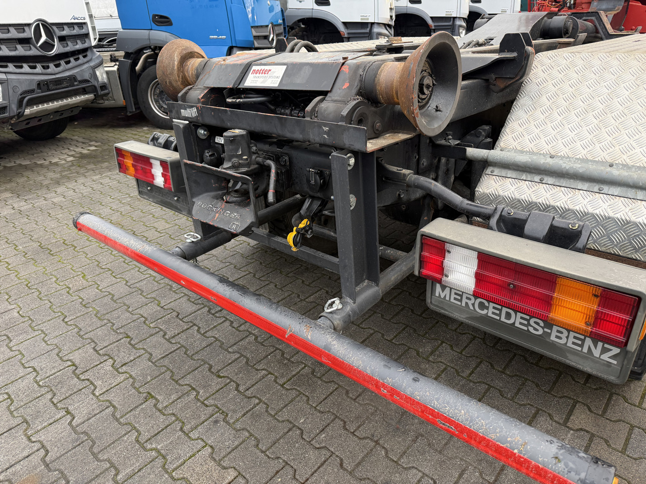 Mercedes-Benz SK 2538 6X4 Haken Kran/ Oldtimer/ Feuerwehr - Camion ampliroll, Camion grue: photos 4 Mercedes-Benz SK 2538 6X4 Haken Kran/ Oldtimer/ Feuerwehr - Camion ampliroll, Camion grue: photos 4