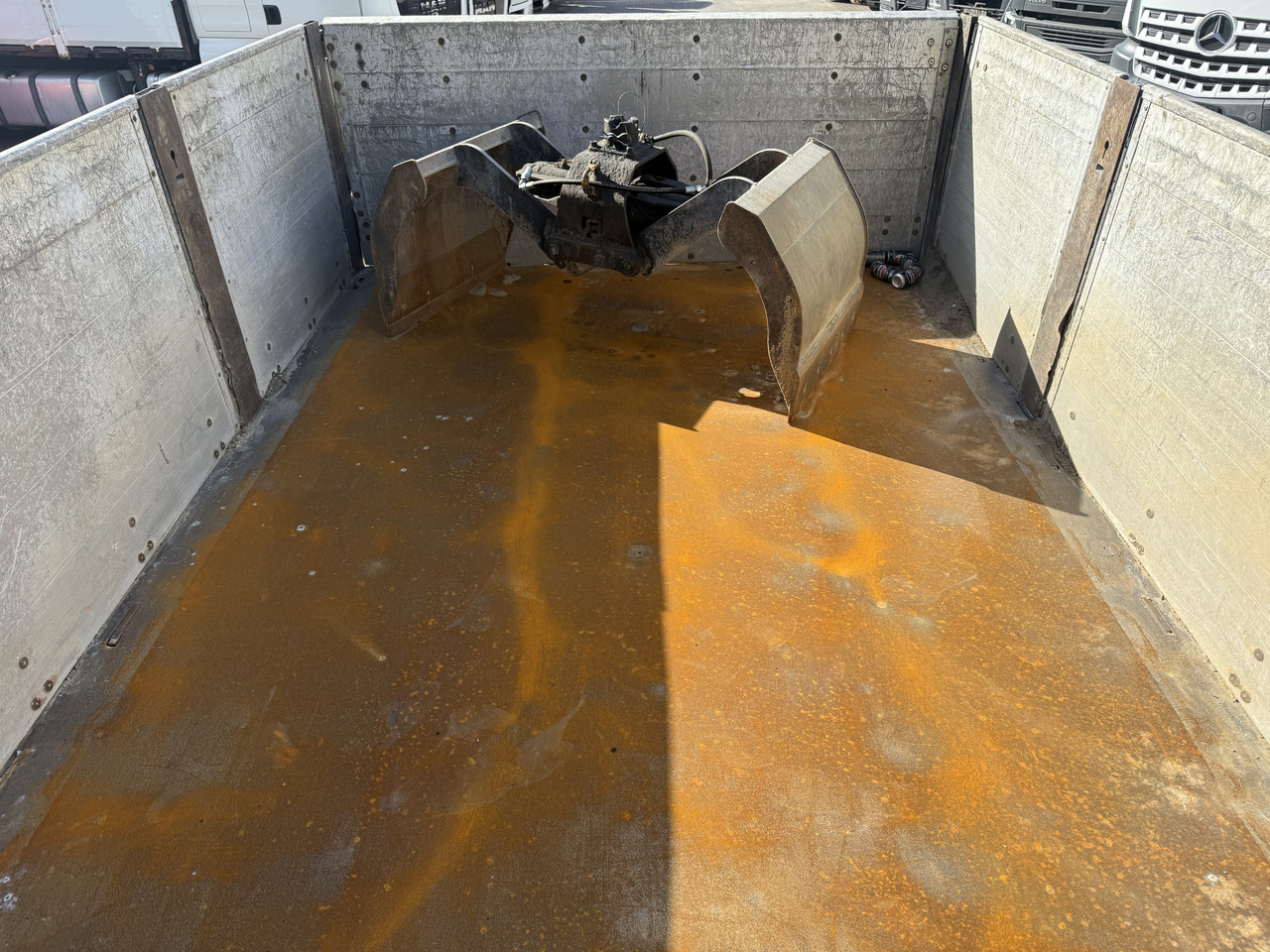 Scania R380 6X2*4 Kipper mit Kran HIAB 220 - Camion benne, Camion grue: photos 2 Scania R380 6X2*4 Kipper mit Kran HIAB 220 - Camion benne, Camion grue: photos 2