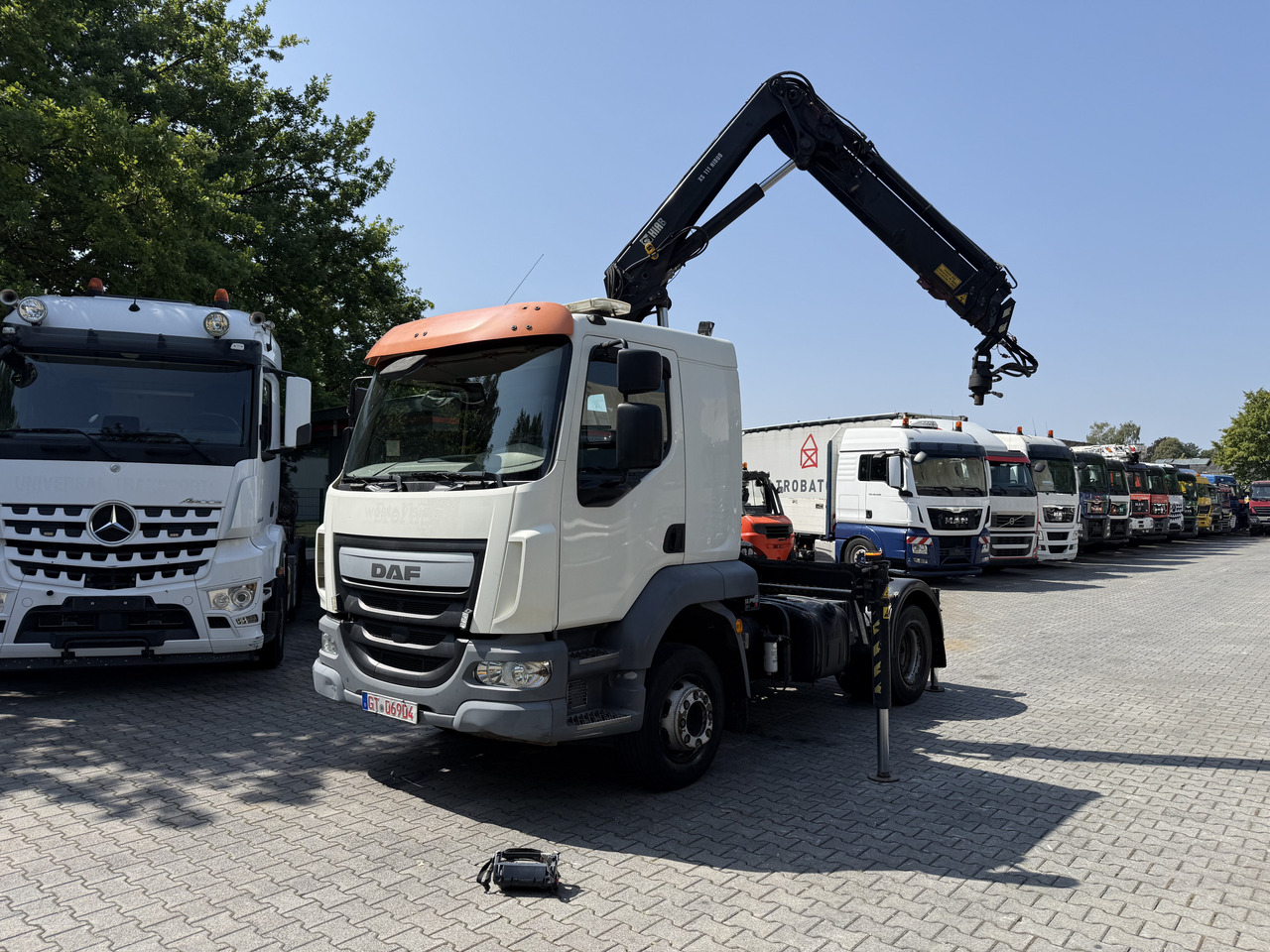 Daf LF 220.13 Kran Hiab 111 E-3 HiDuo - Tracteur routier: photos 1 Daf LF 220.13 Kran Hiab 111 E-3 HiDuo - Tracteur routier: photos 1