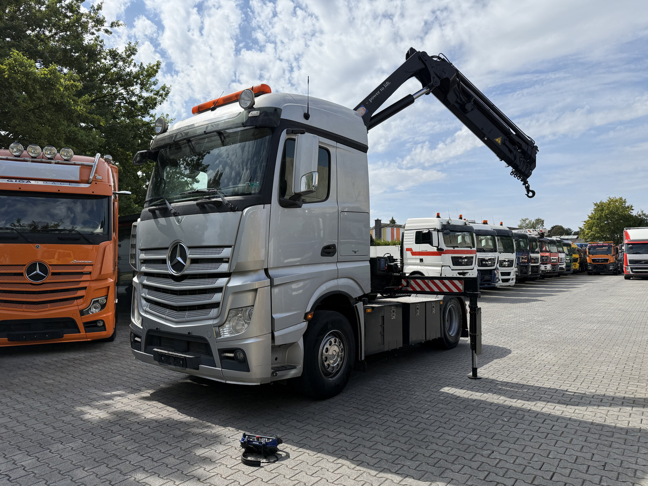 Mercedes-Benz Actros 1842LS Kran HMF 2020 bis 18 Meter - Tracteur routier: photos 1 Mercedes-Benz Actros 1842LS Kran HMF 2020 bis 18 Meter - Tracteur routier: photos 1
