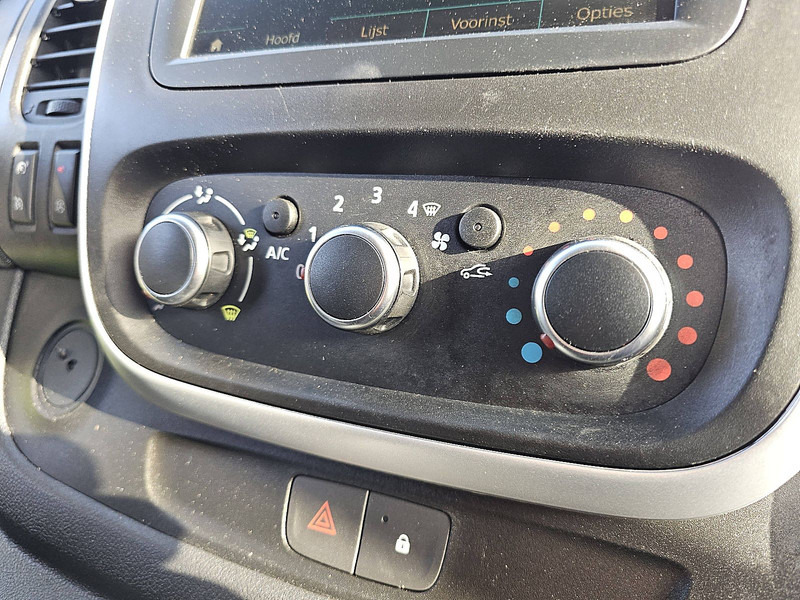 Fourgonnette Renault Trafic 2.0 DCI DCI 145 AUT. L2H1: photos 12
