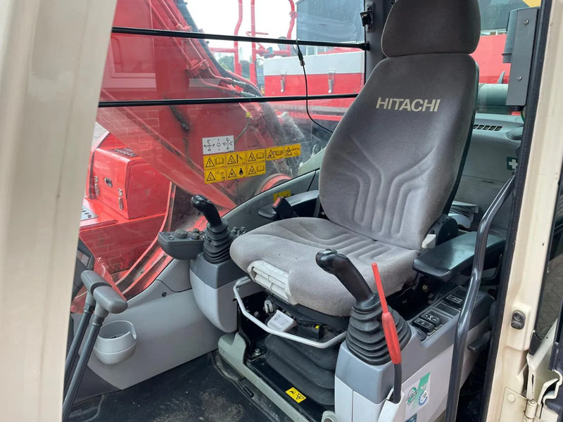 Pelle sur chenille Hitachi ZX300LC-6: photos 7