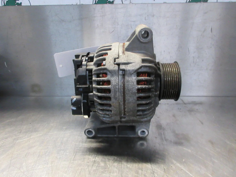 DAF 2000904 DAF XF CF DYNAMO EURO 6 MODEL 2018 - Alternateur pour Camion: photos 2 DAF 2000904 DAF XF CF DYNAMO EURO 6 MODEL 2018 - Alternateur pour Camion: photos 2