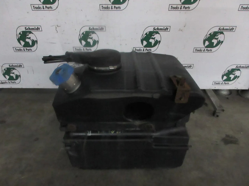 Iveco 42568926 // 41297909 AD BLUE TANK 100 LITER IVECO HI WAY EURO 6 - Réservoir de carburant pour Camion: photos 4 Iveco 42568926 // 41297909 AD BLUE TANK 100 LITER IVECO HI WAY EURO 6 - Réservoir de carburant pour Camion: photos 4