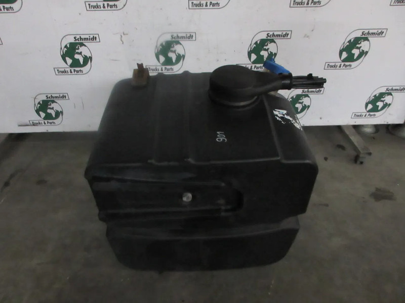 Iveco 42568926 // 41297909 AD BLUE TANK 100 LITER IVECO HI WAY EURO 6 - Réservoir de carburant pour Camion: photos 2 Iveco 42568926 // 41297909 AD BLUE TANK 100 LITER IVECO HI WAY EURO 6 - Réservoir de carburant pour Camion: photos 2