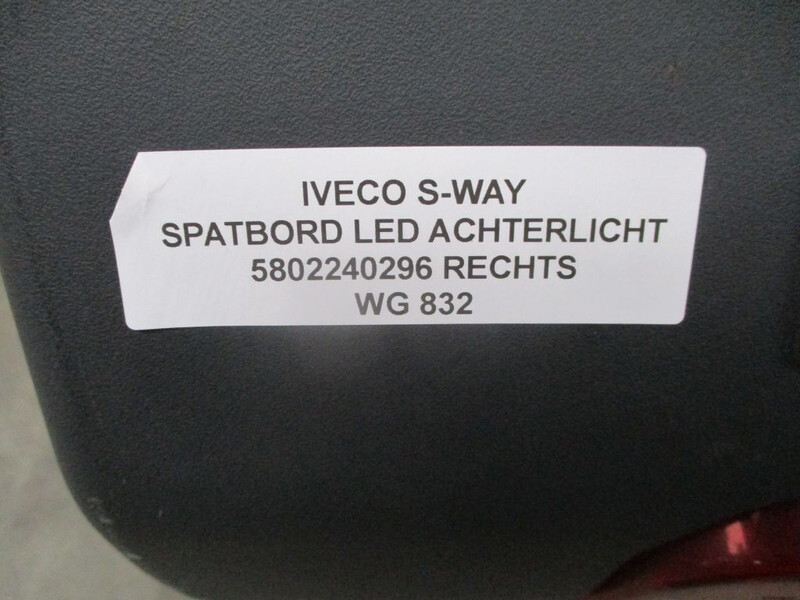 Iveco 5802240296 //41299389/ 41299388 RECHTS LAMP EN SPATBORSMET LED S WAY MODEL 2021 - Feu arrière pour Camion: photos 3 Iveco 5802240296 //41299389/ 41299388 RECHTS LAMP EN SPATBORSMET LED S WAY MODEL 2021 - Feu arrière pour Camion: photos 3