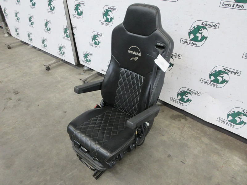 MAN 81.62307-6531//81.62307-6529//81.62307-6562//81.62307-6558 STOELEN SET - Siège pour Camion: photos 2 MAN 81.62307-6531//81.62307-6529//81.62307-6562//81.62307-6558 STOELEN SET - Siège pour Camion: photos 2