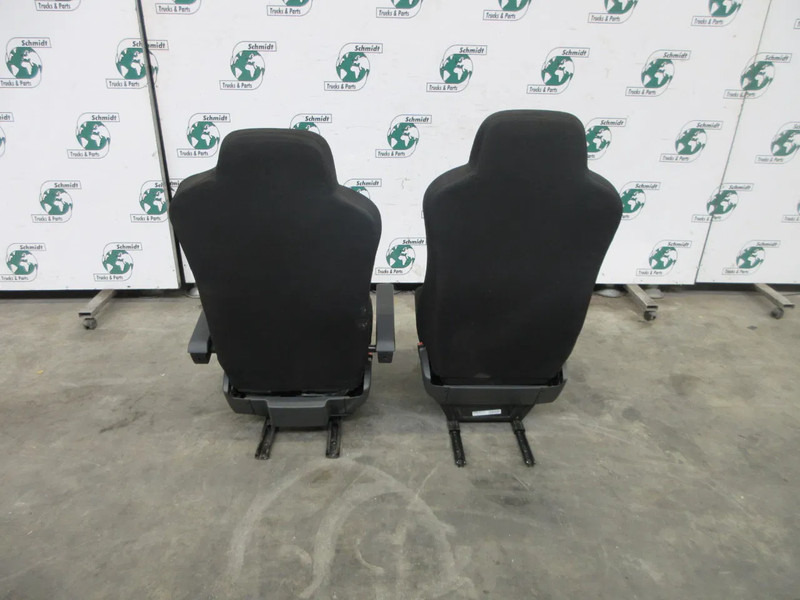Mercedes-Benz A 967 910 40 01//A 967 910 29 01 // A 679 910 12 03 STOELEN SET BENZ 1224 EURO 6 - Siège pour Camion: photos 3 Mercedes-Benz A 967 910 40 01//A 967 910 29 01 // A 679 910 12 03 STOELEN SET BENZ 1224 EURO 6 - Siège pour Camion: photos 3