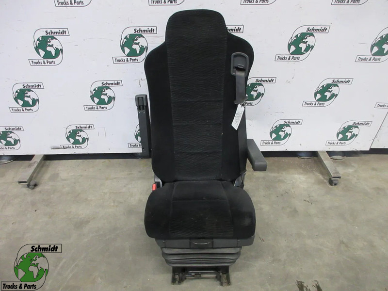 Mercedes-Benz A 967 910 40 01 // A 967 910 29 01 // A 967 910 12 03 STOELEN SET BENZ 1221 - Siège pour Camion: photos 1 Mercedes-Benz A 967 910 40 01 // A 967 910 29 01 // A 967 910 12 03 STOELEN SET BENZ 1221 - Siège pour Camion: photos 1