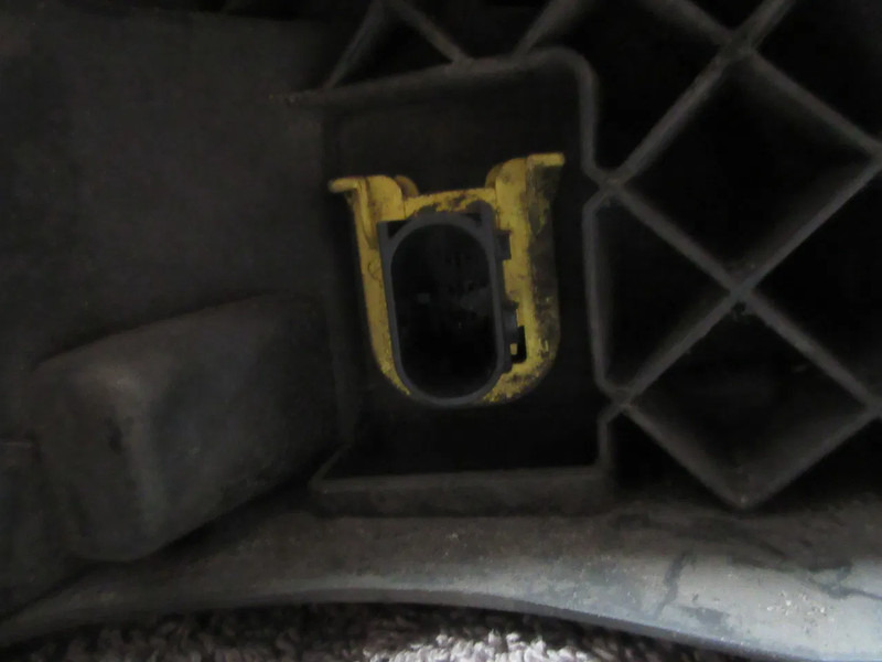 Volvo 21221152 MISTLAMP VOLVO FH SERIE EURO 6 MODEL 2020 - Feu anti-brouillard pour Camion: photos 5 Volvo 21221152 MISTLAMP VOLVO FH SERIE EURO 6 MODEL 2020 - Feu anti-brouillard pour Camion: photos 5
