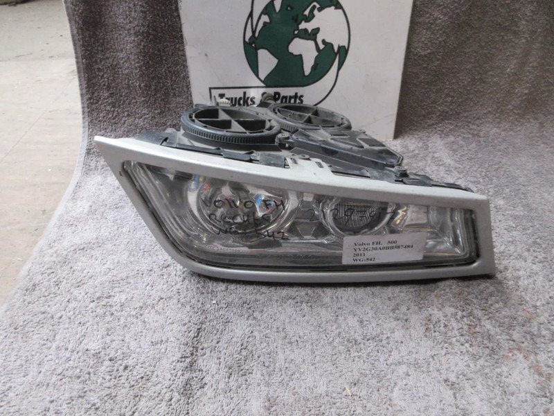 Volvo 21297917 // 21297918 MISTLAMP VOLVO FH SERIE EURO 5 RECHTS EN LINKS - Feu anti-brouillard pour Camion: photos 3 Volvo 21297917 // 21297918 MISTLAMP VOLVO FH SERIE EURO 5 RECHTS EN LINKS - Feu anti-brouillard pour Camion: photos 3
