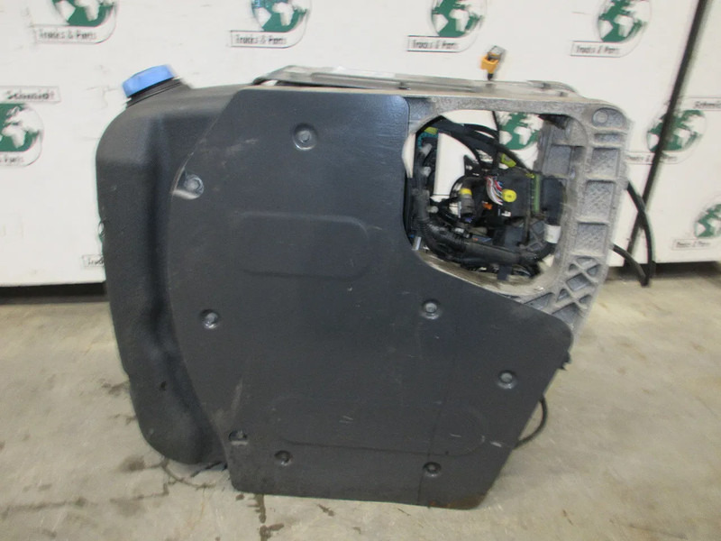 Volvo 23225656 // 24047642 AD BLUE TANK VOLVO FM 330 EURO 6 MODEL 2023 - Réservoir de carburant pour Camion: photos 4 Volvo 23225656 // 24047642 AD BLUE TANK VOLVO FM 330 EURO 6 MODEL 2023 - Réservoir de carburant pour Camion: photos 4