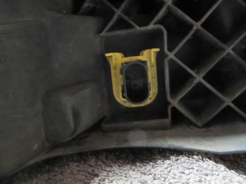 Volvo 82140763 MISTLAMP VOLVO FH SERIE EURO 6 - Feu anti-brouillard pour Camion: photos 4 Volvo 82140763 MISTLAMP VOLVO FH SERIE EURO 6 - Feu anti-brouillard pour Camion: photos 4