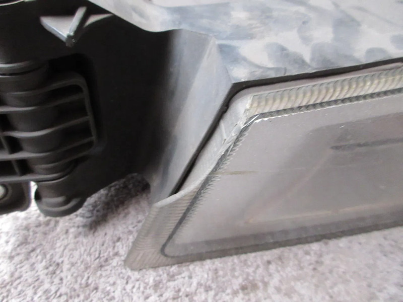 Volvo 82140763 MISTLAMP VOLVO FH SERIE EURO 6 - Feu anti-brouillard pour Camion: photos 2 Volvo 82140763 MISTLAMP VOLVO FH SERIE EURO 6 - Feu anti-brouillard pour Camion: photos 2
