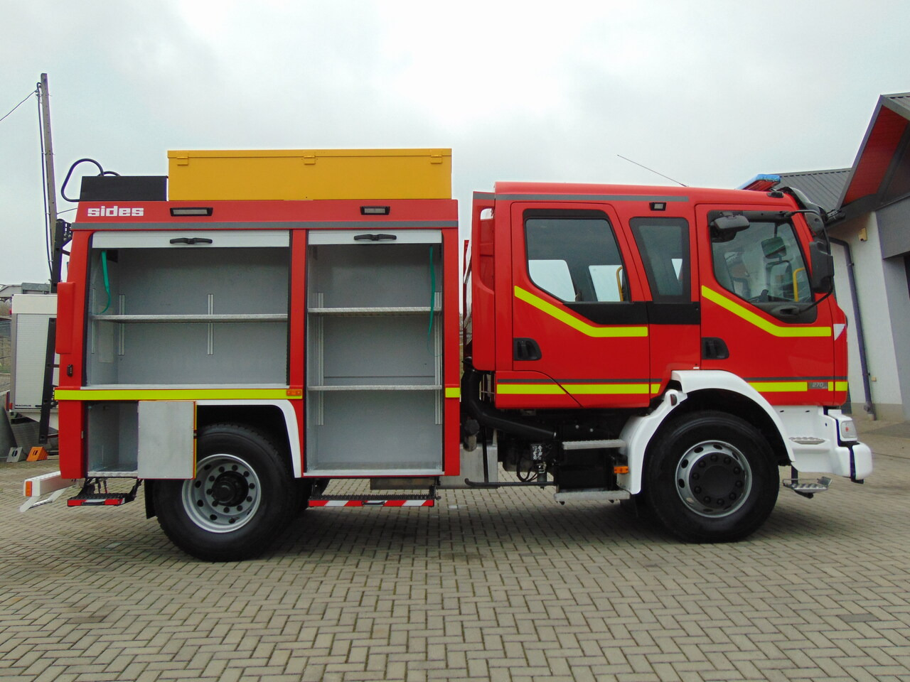 Camion de pompier RENAULT Midlum 270dCi SIDES TOP: photos 9
