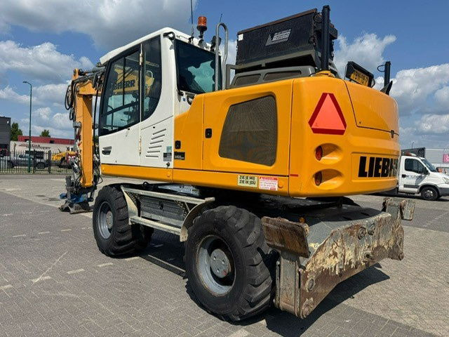 Liebherr A916 + Rototilt - Pelle sur pneus: photos 2 Liebherr A916 + Rototilt - Pelle sur pneus: photos 2