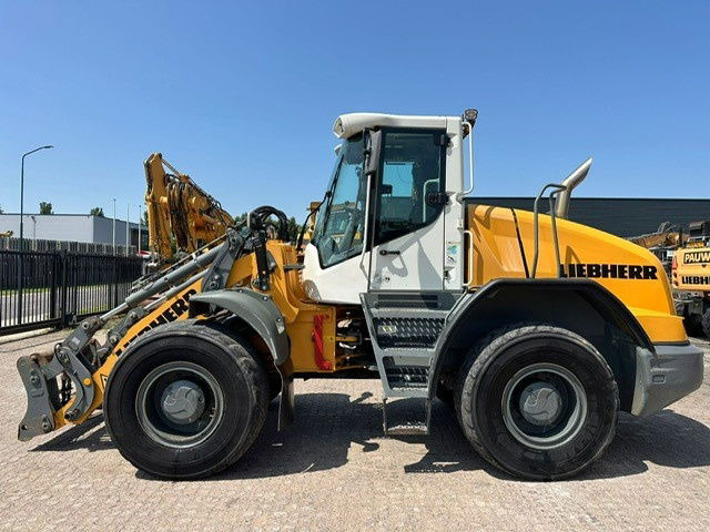 Liebherr L538 - Chargeuse sur pneus: photos 1 Liebherr L538 - Chargeuse sur pneus: photos 1
