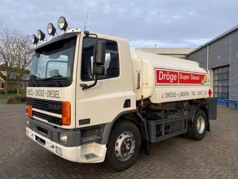 DAF 65CF-240 / FULL STEEL / POMP / 3 COMPARTIMENTS / 8350 LITER / ONLY:25969 KM / EURO-2 / MANUAL / GOOD CONDITION - Camion citerne: photos 1 DAF 65CF-240 / FULL STEEL / POMP / 3 COMPARTIMENTS / 8350 LITER / ONLY:25969 KM / EURO-2 / MANUAL / GOOD CONDITION - Camion citerne: photos 1