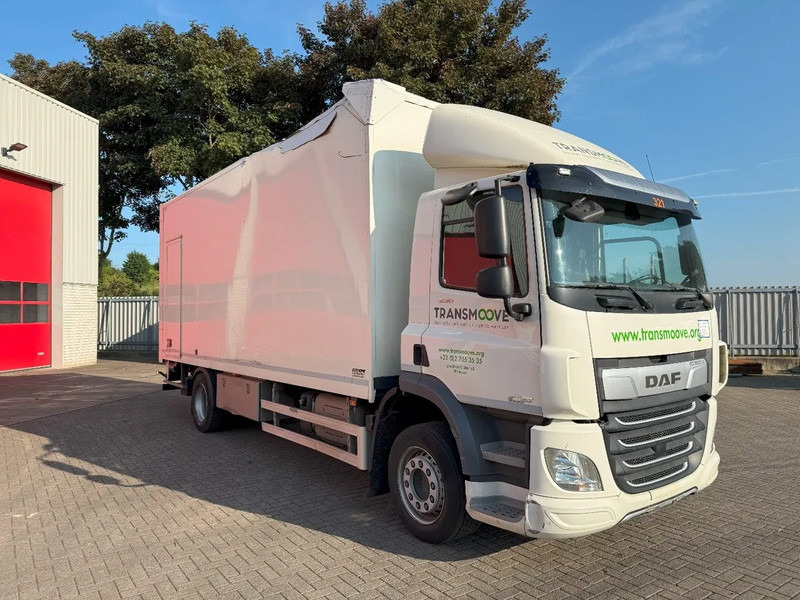 DAF CF 230 / ENGINE RUNNING / ONLY:286284 KM / ACC / LWDS / PLATFORM 2000 KG / 3SEATS / AUTOMATIC / EURO-6 / 2018 - Camion fourgon: photos 2 DAF CF 230 / ENGINE RUNNING / ONLY:286284 KM / ACC / LWDS / PLATFORM 2000 KG / 3SEATS / AUTOMATIC / EURO-6 / 2018 - Camion fourgon: photos 2