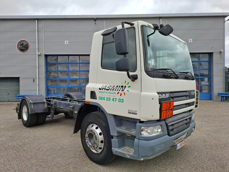 DAF CF75-250 / ADR / ONLY:320740 KM / PTO / INLINER / ALCOA / GOOD CONDITION / MANUAL / EURO-5 / 2011 - Châssis cabine: photos 2 DAF CF75-250 / ADR / ONLY:320740 KM / PTO / INLINER / ALCOA / GOOD CONDITION / MANUAL / EURO-5 / 2011 - Châssis cabine: photos 2