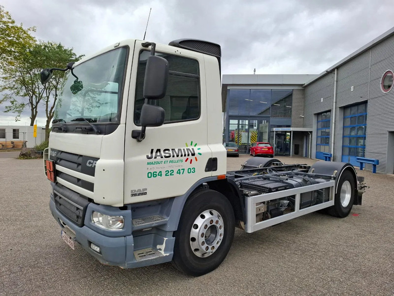 DAF CF75-250 / ADR / ONLY:320740 KM / PTO / INLINER / ALCOA / GOOD CONDITION / MANUAL / EURO-5 / 2011 - Châssis cabine: photos 1 DAF CF75-250 / ADR / ONLY:320740 KM / PTO / INLINER / ALCOA / GOOD CONDITION / MANUAL / EURO-5 / 2011 - Châssis cabine: photos 1