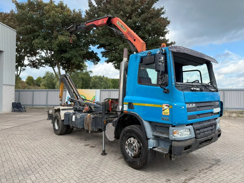 DAF CF75-310 / ENGINE RUNNING / PALFINGER PK10000 / FULL STEEL / 252039 KM / MANUAL / EURO-3 / 2005 - Camion grue: photos 2 DAF CF75-310 / ENGINE RUNNING / PALFINGER PK10000 / FULL STEEL / 252039 KM / MANUAL / EURO-3 / 2005 - Camion grue: photos 2