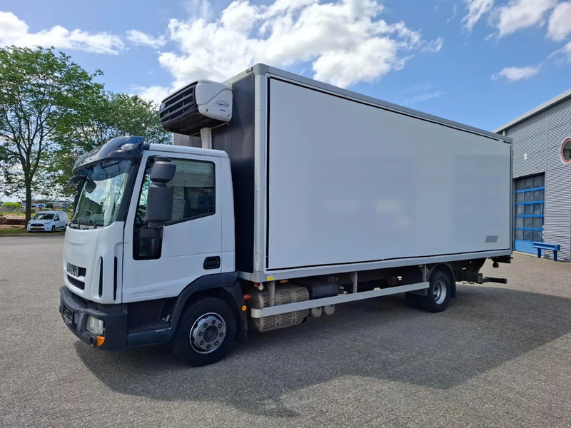 Iveco EuroCargo 120 / COOL TRUCK / CARRIER XARIOS 600 / PLATFORM 2000KG / ONLY:340634 KM / AIRCO / MANUAL / EURO-6 / 2014 - Camion isothermique: photos 1 Iveco EuroCargo 120 / COOL TRUCK / CARRIER XARIOS 600 / PLATFORM 2000KG / ONLY:340634 KM / AIRCO / MANUAL / EURO-6 / 2014 - Camion isothermique: photos 1