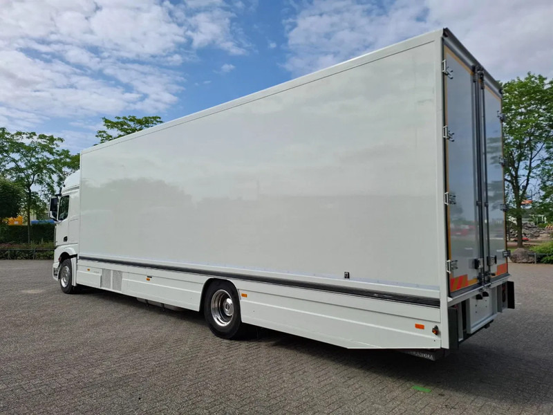 Mercedes-Benz Actros 1843 / GERMAN FLOWER TRUCK / 162021 KM / ISOLATED BOX / COOL & HEATED / NAVI / PLATFORM 1500 KG / TOP CONDITION / FULL-AI - Camion magasin: photos 3 Mercedes-Benz Actros 1843 / GERMAN FLOWER TRUCK / 162021 KM / ISOLATED BOX / COOL & HEATED / NAVI / PLATFORM 1500 KG / TOP CONDITION / FULL-AI - Camion magasin: photos 3