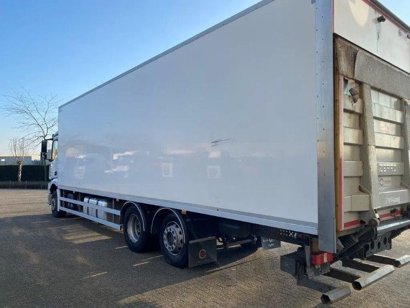 Mercedes-Benz Antos 2533 / LIFT AXLE / HEATED CLOSED BOX / PLATFORM 2000 KG / ONLY:506959 KM / SIDE DOOR / AUTOMATIC / EURO-6 / 2019 - Camion fourgon: photos 3 Mercedes-Benz Antos 2533 / LIFT AXLE / HEATED CLOSED BOX / PLATFORM 2000 KG / ONLY:506959 KM / SIDE DOOR / AUTOMATIC / EURO-6 / 2019 - Camion fourgon: photos 3