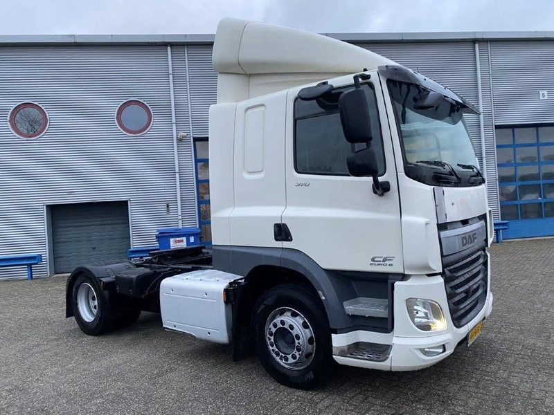 DAF CF370 / NICE CLEAN NL TRUCK / TYRES 80% / AUTOMATIC / EURO-6 / 2015 - Tracteur routier: photos 2 DAF CF370 / NICE CLEAN NL TRUCK / TYRES 80% / AUTOMATIC / EURO-6 / 2015 - Tracteur routier: photos 2