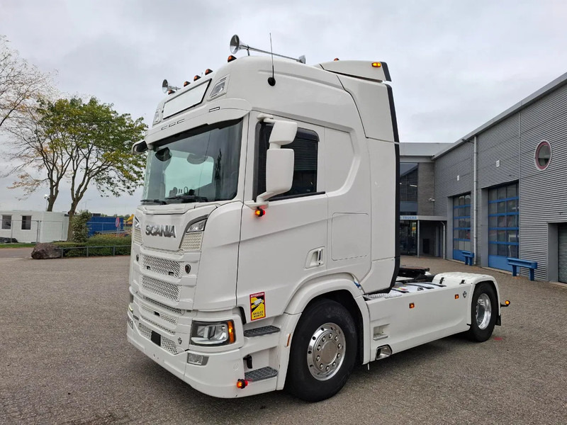 Scania NGS R580 V8 / RETARDER / HYDRAULICS / ONLY:748805 KM / FULL-AIR / SMART TACHO / ALCOA / LEATHER / SIDESKIRTS / EURO-6 / 2019 - Tracteur routier: photos 1 Scania NGS R580 V8 / RETARDER / HYDRAULICS / ONLY:748805 KM / FULL-AIR / SMART TACHO / ALCOA / LEATHER / SIDESKIRTS / EURO-6 / 2019 - Tracteur routier: photos 1