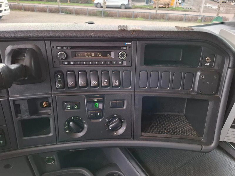 Tracteur routier Scania R450 / RETARDER / LIFT+LENKACHSE / GERMAN TRUCK / MEGA / FIFTH WHEEL HEIGHT:100CM / PARK-AIRCO / LWDS / EURO-6 / 2016: photos 20 Tracteur routier Scania R450 / RETARDER / LIFT+LENKACHSE / GERMAN TRUCK / MEGA / FIFTH WHEEL HEIGHT:100CM / PARK-AIRCO / LWDS / EURO-6 / 2016: photos 20