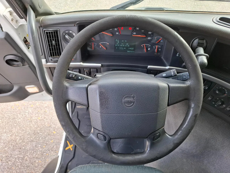 Tracteur routier Volvo FM11-410 / RETARDER / AIRCO / AUTOMATIC / EURO-5 / 2011: photos 13 Tracteur routier Volvo FM11-410 / RETARDER / AIRCO / AUTOMATIC / EURO-5 / 2011: photos 13