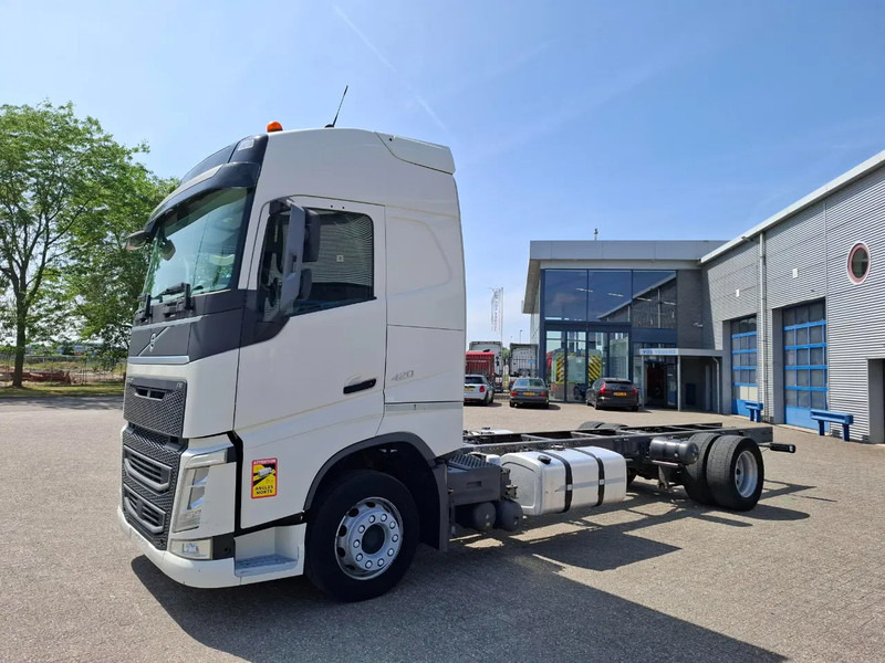 Volvo FH4-420 / PTO / DOUBLE TANK / I-PARKCOOL / VEB+ / LWDS / TUV:10-07-2025 / AUTOMATIC / EURO-6 / 2016 - Châssis cabine: photos 1 Volvo FH4-420 / PTO / DOUBLE TANK / I-PARKCOOL / VEB+ / LWDS / TUV:10-07-2025 / AUTOMATIC / EURO-6 / 2016 - Châssis cabine: photos 1