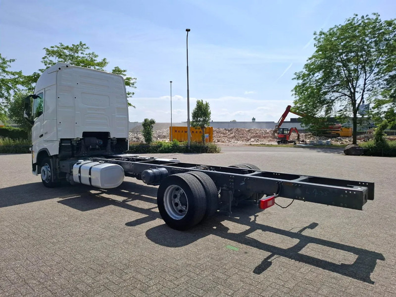 Volvo FH4-420 / PTO / DOUBLE TANK / I-PARKCOOL / VEB+ / LWDS / TUV:10-07-2025 / AUTOMATIC / EURO-6 / 2016 - Châssis cabine: photos 3 Volvo FH4-420 / PTO / DOUBLE TANK / I-PARKCOOL / VEB+ / LWDS / TUV:10-07-2025 / AUTOMATIC / EURO-6 / 2016 - Châssis cabine: photos 3