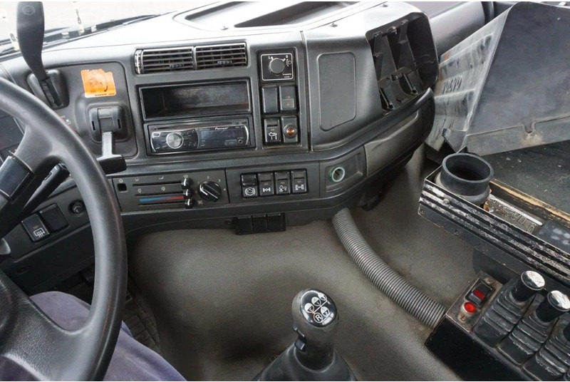 Volvo FM12-420 / ENGINE RUNNING / 4X4 / HYDRAULICS / BIG AXLE / ONLY:510426 KM / FULL STEEL / EURO-3 / 2001 — crédit-bail Volvo FM12-420 / ENGINE RUNNING / 4X4 / HYDRAULICS / BIG AXLE / ONLY:510426 KM / FULL STEEL / EURO-3 / 2001: photos 19