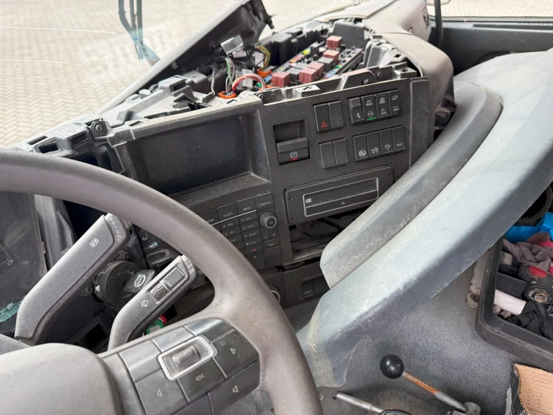 Volvo FMX 450 / ENGINE RUNNING / 8X4 / VEB / ONLY:260642 KM / PTO / LIFT+LENKACHSE / ALCOA / AUTOMATIC / EURO-6 / 2014 — crédit-bail Volvo FMX 450 / ENGINE RUNNING / 8X4 / VEB / ONLY:260642 KM / PTO / LIFT+LENKACHSE / ALCOA / AUTOMATIC / EURO-6 / 2014: photos 15