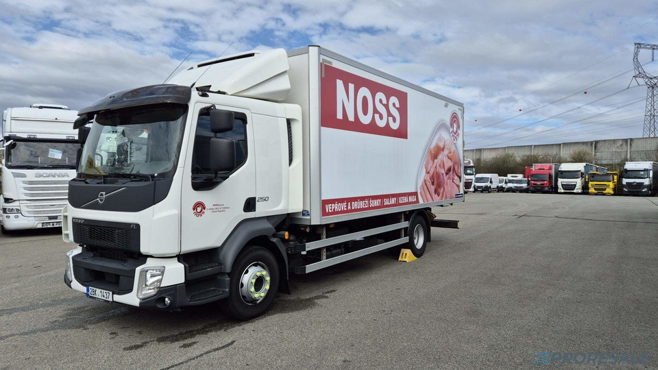VOLVO FL 250 BB EURO 6 - mrazírna + CARRIER XARIOS 600 EL MAXI - Camion frigorifique: photos 2 VOLVO FL 250 BB EURO 6 - mrazírna + CARRIER XARIOS 600 EL MAXI - Camion frigorifique: photos 2