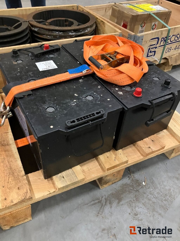 2 stk batterier - Accumulateur pour Engins de chantier: photos 2 2 stk batterier - Accumulateur pour Engins de chantier: photos 2