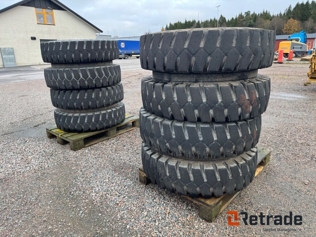 8 däck på fälg till Volvo Grävmaskin 10,00-20 - Roue complète pour Pelle: photos 5 8 däck på fälg till Volvo Grävmaskin 10,00-20 - Roue complète pour Pelle: photos 5