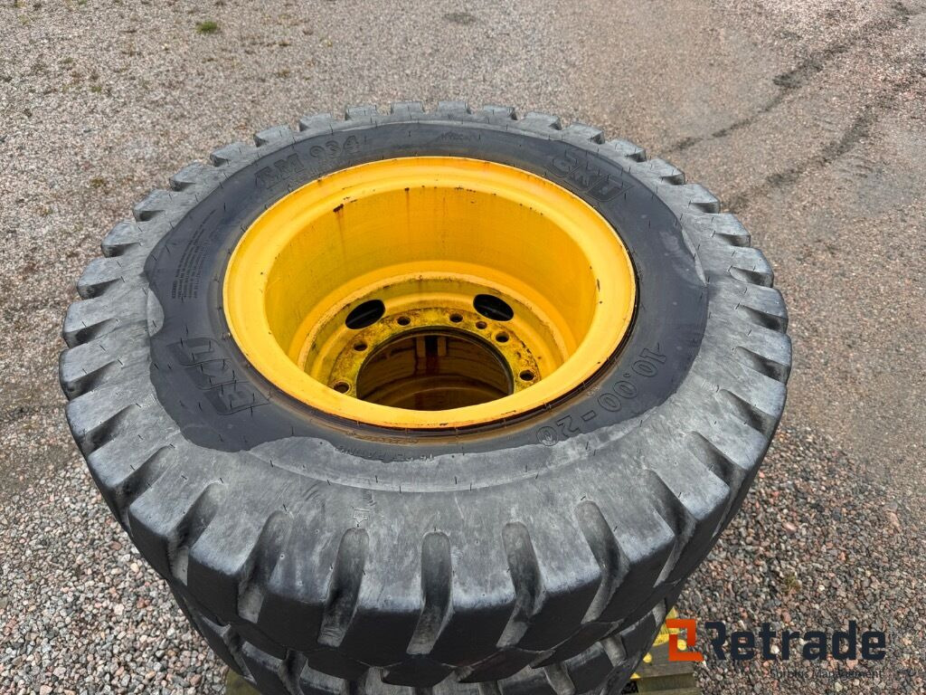 8 däck på fälg till Volvo Grävmaskin 10,00-20 - Roue complète pour Pelle: photos 3 8 däck på fälg till Volvo Grävmaskin 10,00-20 - Roue complète pour Pelle: photos 3
