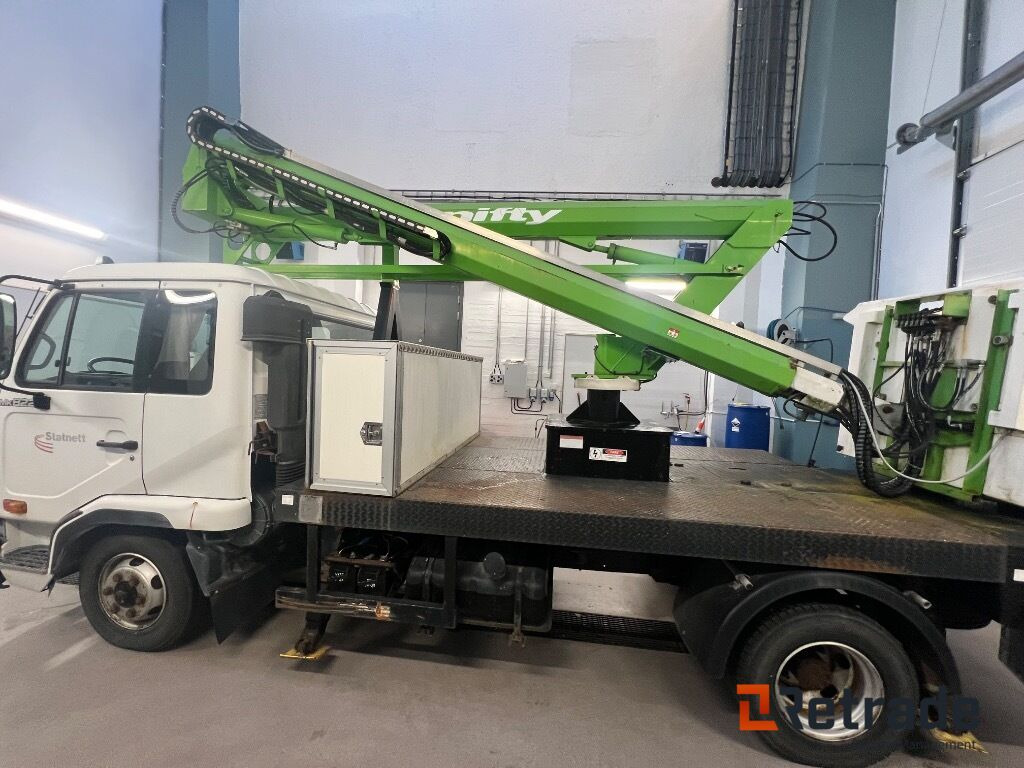 Crane truck NISSAN MK822 + Nifty lift V160 - Camion avec nacelle: photos 4 Crane truck NISSAN MK822 + Nifty lift V160 - Camion avec nacelle: photos 4
