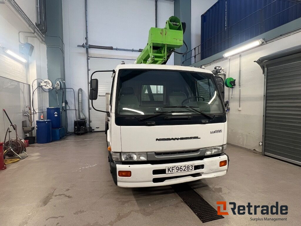 Crane truck NISSAN MK822 + Nifty lift V160 - Camion avec nacelle: photos 1 Crane truck NISSAN MK822 + Nifty lift V160 - Camion avec nacelle: photos 1