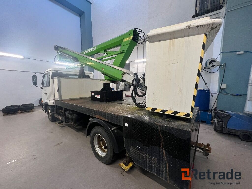 Crane truck NISSAN MK822 + Nifty lift V160 - Camion avec nacelle: photos 5 Crane truck NISSAN MK822 + Nifty lift V160 - Camion avec nacelle: photos 5